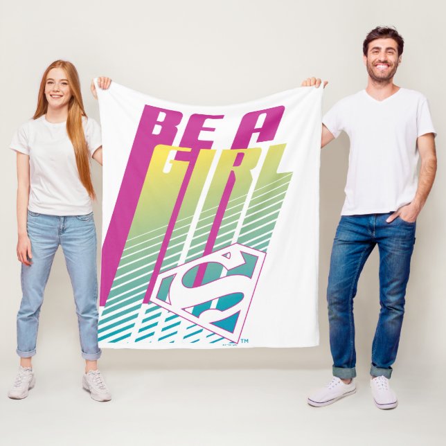 "Var en flicka" Supergirl Graphic Fleecefilt (På plats)