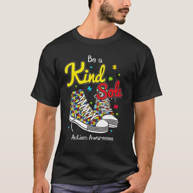 Var En Snäll Ensam Autism Medvetenhet Pussel Skor  T Shirt (Framsida)