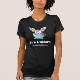 Var en Unicorn-häst i fält T Shirt