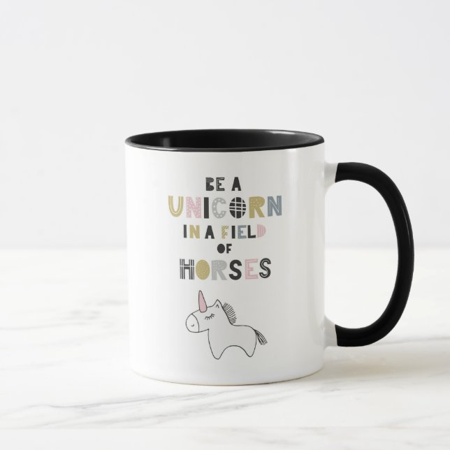 Var en Unicorn i ett fält av hästar Mugg (Höger)