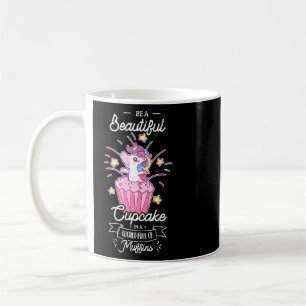 Var en vacker kaka i en Fullt av muffins Kaffemugg