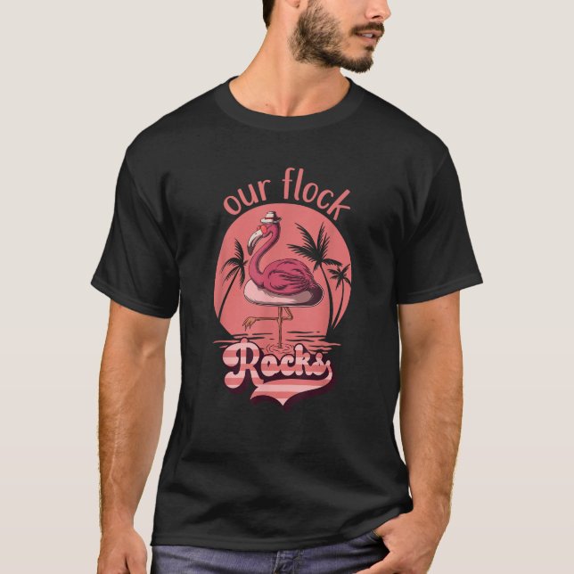 Vår Flock Sten Flamingo Funny Family Matching Vac T Shirt (Framsida)