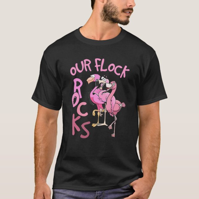 Vår Flock Sten Flamingo Matching Family Vacation T Shirt (Framsida)
