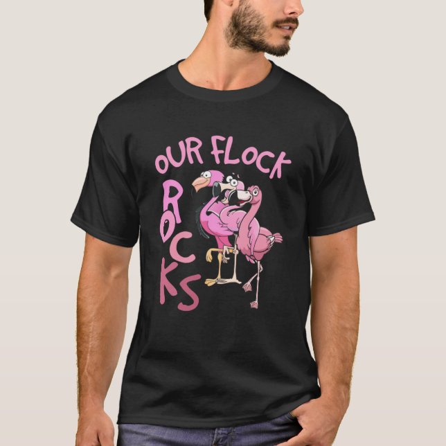 Vår Flock Sten Flamingo Matching Family Vacation T Shirt (Framsida)
