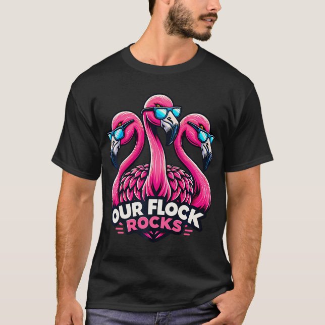 Vår Flock Sten Roligt Flamingo Sunglasses Party Th T Shirt (Framsida)