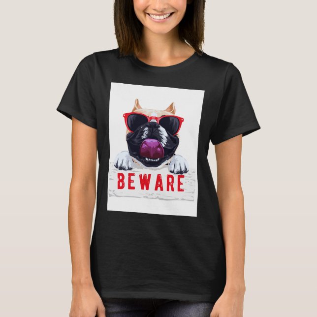 Var försiktig färgrik pug hund 149 t shirt (Framsida)