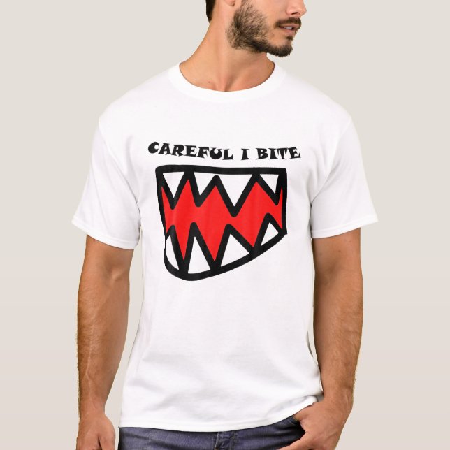 Var försiktig i Bita! Yummy Yummy Funny Meme Parod T Shirt (Framsida)