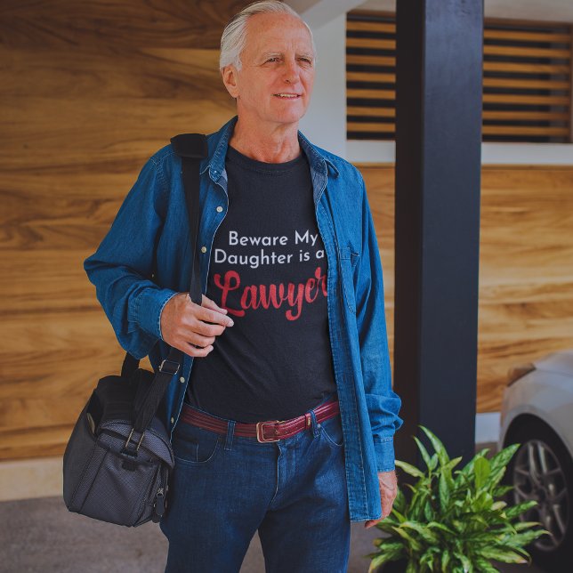 Var försiktig med att min dotter är advokat | MAMM T Shirt (Skapare uppladdad)