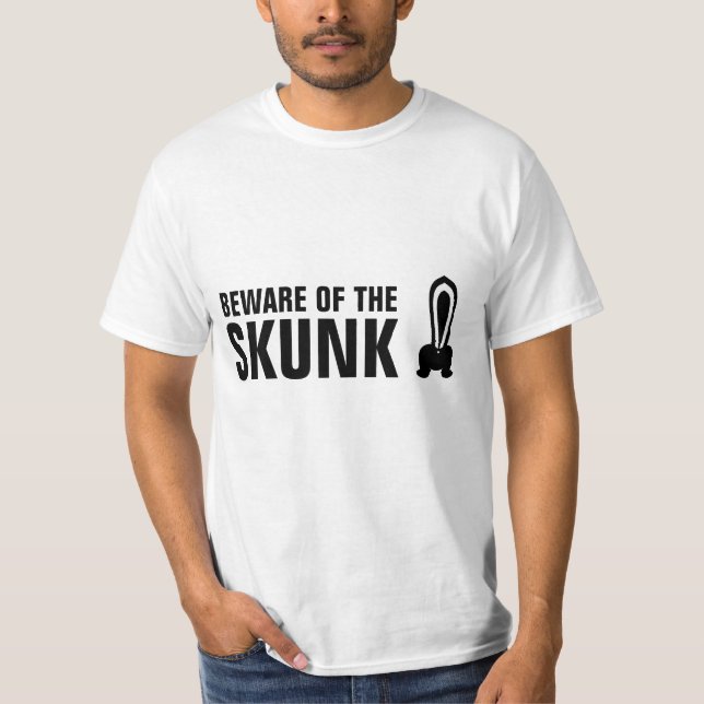Var försiktig med Skunk! T-Shirt (Framsida)