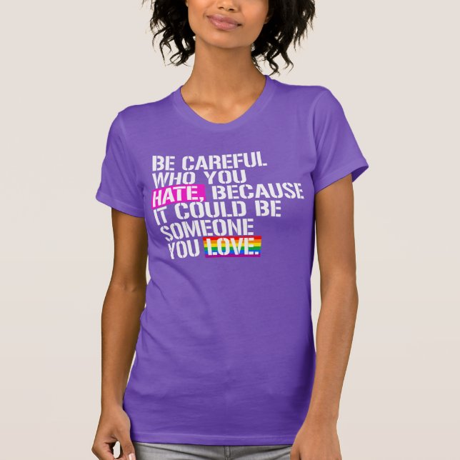 Var försiktig med vem du hatar t shirt (Framsida)