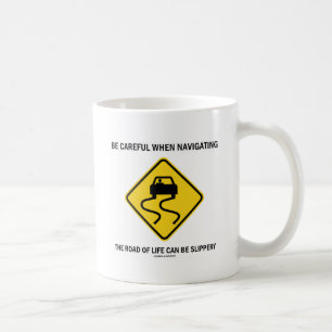 Var försiktig, när du navigerar den hala vägen kaffemugg