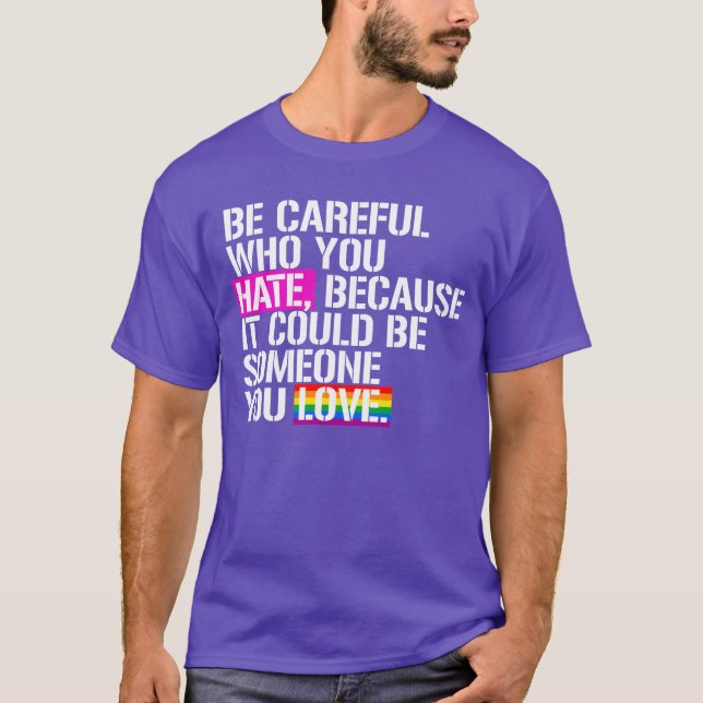 Var försiktig vem du hatar t shirt (Framsida)