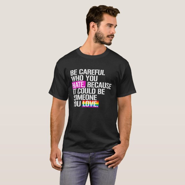 Var försiktig vem du hatar tee shirt (Hel framsida)
