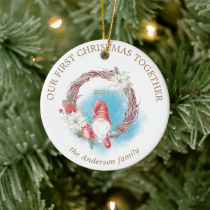 Vår första bild av jultomten i helgdag julgransprydnad keramik