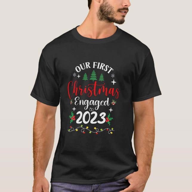 Vår första jul 2023, Pajamas Par M T Shirt (Framsida)