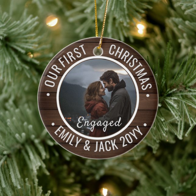 Vår första jul förlovningsfoto present julgransprydnad keramik (Träd)