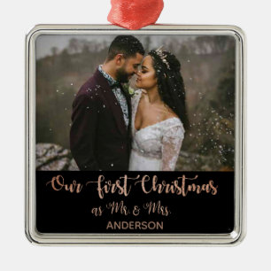 Vår första jul Gift med mr & Mrs. Julgransprydnad Metall