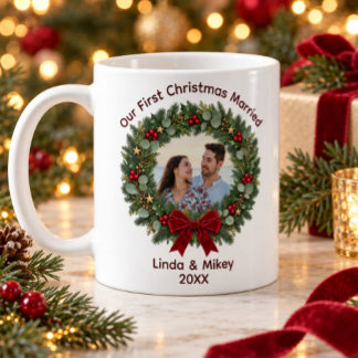 Vår första jul gifta röd bow julkrans fotobild kaffemugg