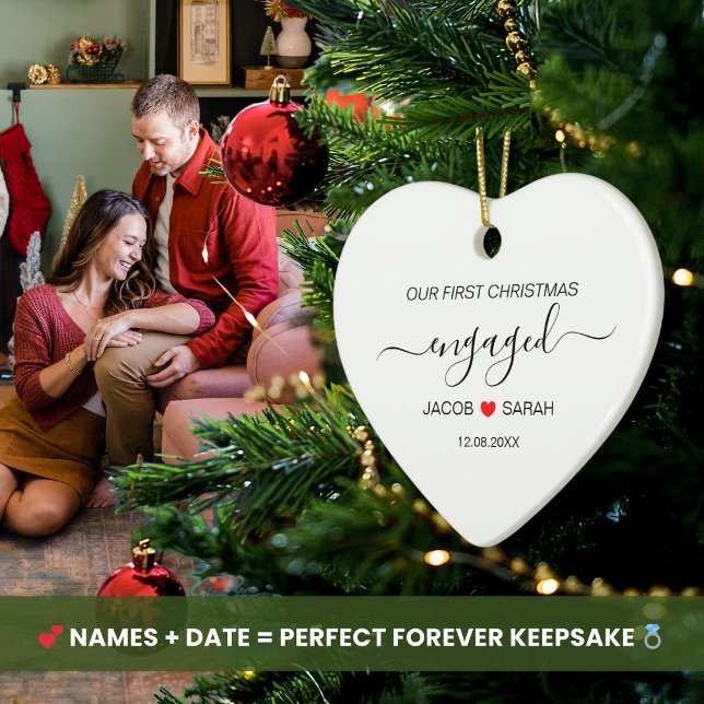 Vår första jul i Namn och datum i Par Julgransprydnad Keramik (Our First Christmas Engaged Holiday Heart Shaped Ceramic Christmas Ornament Personalized Names Date)