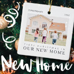 Vår första jul i vår nya moderna Chic i hemmet Julgransprydnad Keramik<br><div class="desc">Design består av modern chic-typografi med sans serif- och serif-teckensnitt. Lägg till ett foto av anpassningsbarna familj och nytt hem och år.</div>