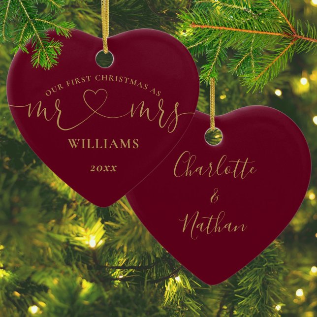 Vår första jul Mr Mrs Gold Love Heart Script Julgransprydnad Keramik (Our First Christmas Mr Mrs Gold Love Heart Script Ceramic Ornament)