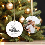 Vår första jul som ett par, minimalistiskt foto julgransprydnad keramik<br><div class="desc">Detta prydnadsämne kommer att vara ett vackert tillskott till träd. Använda mallformuläret för att lägga till din anpassning och ditt foto.</div>