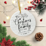 Vår första jul som familjens råvarv julgransprydnad keramik<br><div class="desc">Vår första jul som ett familjerättsligt lantbruk,  keramiskt prydnadsföremål</div>