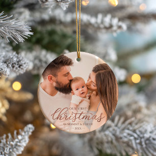 Vår första jul som guldolja Mamma och Pappa Ro Julgransprydnad Keramik