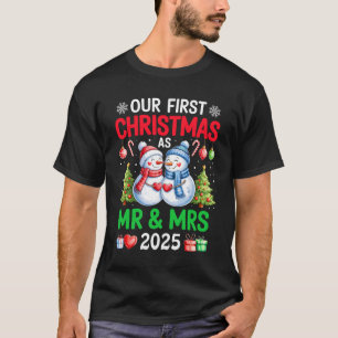 Vår första jul som herr och fru 2025 Snömannen Par T Shirt