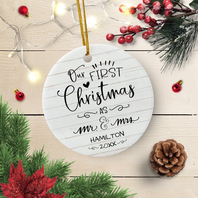 Vår första jul som herr och fru Rustic Farmhouse Julgransprydnad Keramik (Skapare uppladdad)