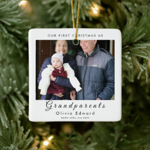 Vår första jul som mor- och farföräldrar Foto Desi Julgransprydnad Keramik