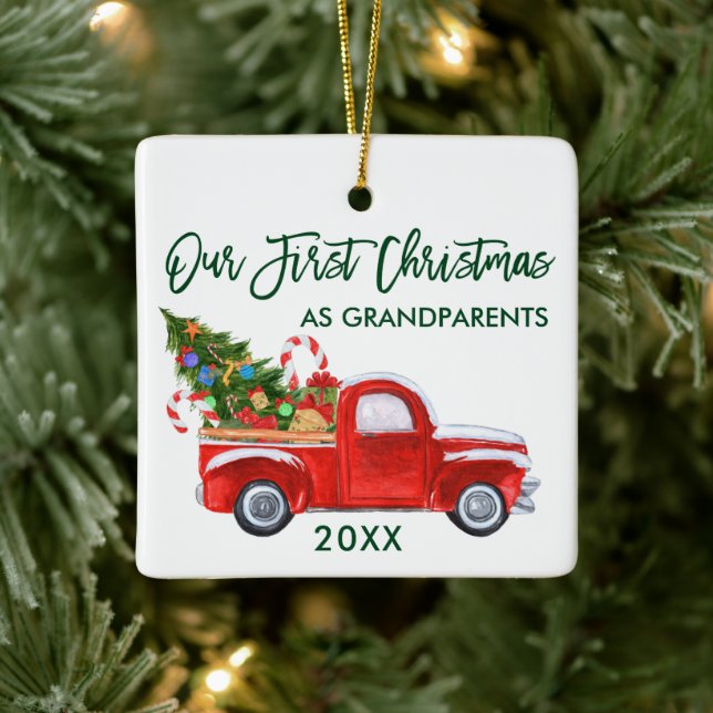Vår första jul som mor- och farföräldrar lastbilst julgransprydnad keramik (Träd)