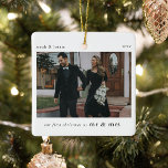 Vår första jul som Mr & Mrs. Photo Keepsaké Julgransprydnad Keramik<br><div class="desc">En snyggt fotot av julgran-prydnadsämne med klassisk typografi "Vår första jultoma som MR. & MRS." i svart på en ren, enkel, vit bakgrund. Foto, text, namn/s och år kan enkelt anpassas för att göra detta unika och personliga för dig. En enkel, minimalistisk och contemporary julklapp för att nyfödda ska kunna...</div>