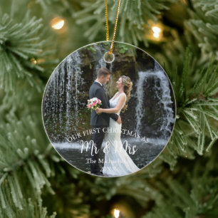 Vår första jul som Mr. och Mrs. Bröllop Photo Julgransprydnad Keramik