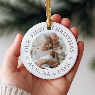 Vår första jul som Nana & Pappa Julgransprydnad Keramik