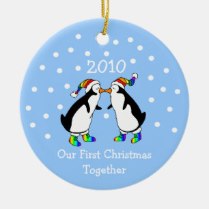 Vår första jul tillsammans 2010 (GLBT Penguins) Julgransprydnad Keramik