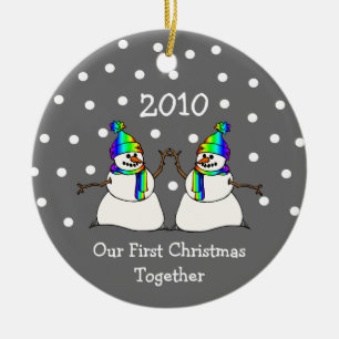 Vår första jul tillsammans 2010 (GLBT-snögubbea Julgransprydnad Keramik