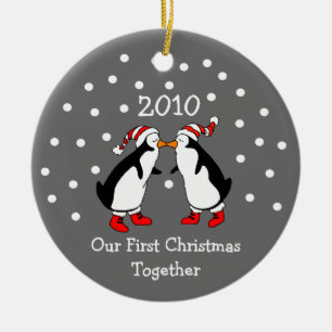 Vår första jul tillsammans 2010 (Penguins) Julgransprydnad Keramik