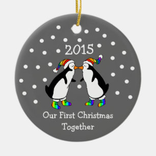 Vår första jul tillsammans 2015 (HBT-penguiner) Julgransprydnad Keramik