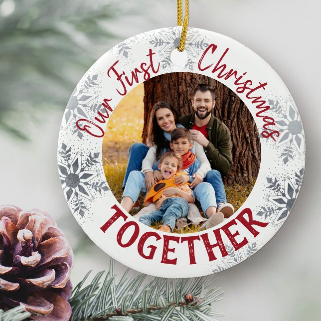 Vår första jul tillsammans. Anpassningsbar Photo - Julgransprydnad Keramik (First Christmas Together family photo ornament)