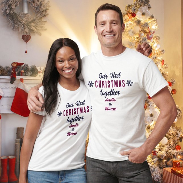 Vår första jul tillsammans med Snöflingor T Shirt (Skapare uppladdad)
