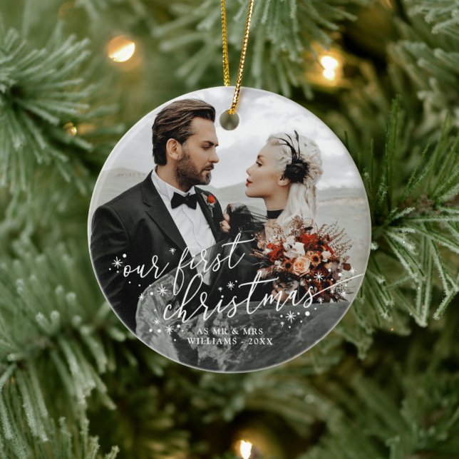 Vår första jul vita script bröllopsfoto julgransprydnad keramik (Träd)