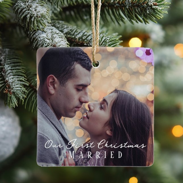 Vår första julmålade Personlig Photo Julgransprydnad Keramik (Our First Christmas Married Personalized Photo Ceramic Ornament)