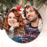Vår första jultomte, Anpassningsbar 2 Photo Julgransprydnad Keramik<br><div class="desc">Ha en gift liten jul! Dekorera träd eller skicka en speciell gåva med den här elegant personlig ny gifta nyligen, första julprydnaden. Lägg till dina favoritfoton och anpassa dig efter namn och år. Ornament är dubbla, du kan göra olika foton på varje sida. COPYRIGHT © 2020 Judy Burrows, Black Hund...</div>