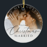 Vår första jultomte, nylott foto julgransprydnad keramik<br><div class="desc">Vår första jultomte,  nygift fotokeramiskt prydnadsföremål</div>