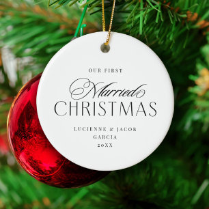 Vår första markturerade julklass Typografi Julgransprydnad Keramik