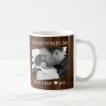 Vår första Mörk för foto-Pappa i Fars dag Baby Kaffemugg<br><div class="desc">Ett sött svart och vitt foto mugg att önska den nya pappa lycklig fars dag !Personalisera med ny pappa och baby bild och år.</div>