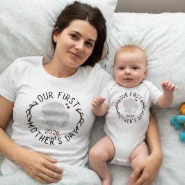 Vår första morsdag matchande vita t shirt