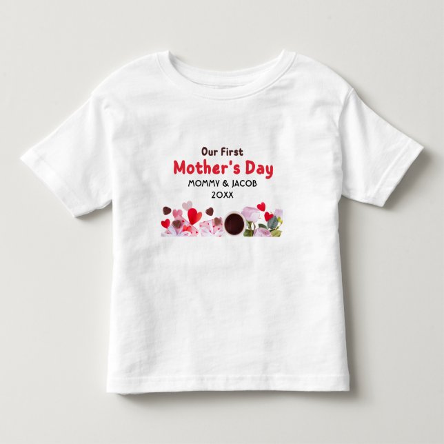 Vår första morsdagsklädd baby-t-shirt med namn t shirt (Framsida)