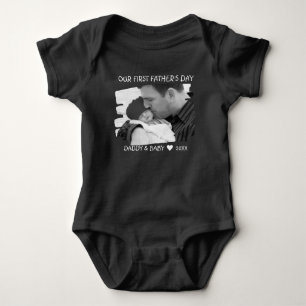 Vår första nya Fars dag-pappa och Baby-fotosvart T Shirt